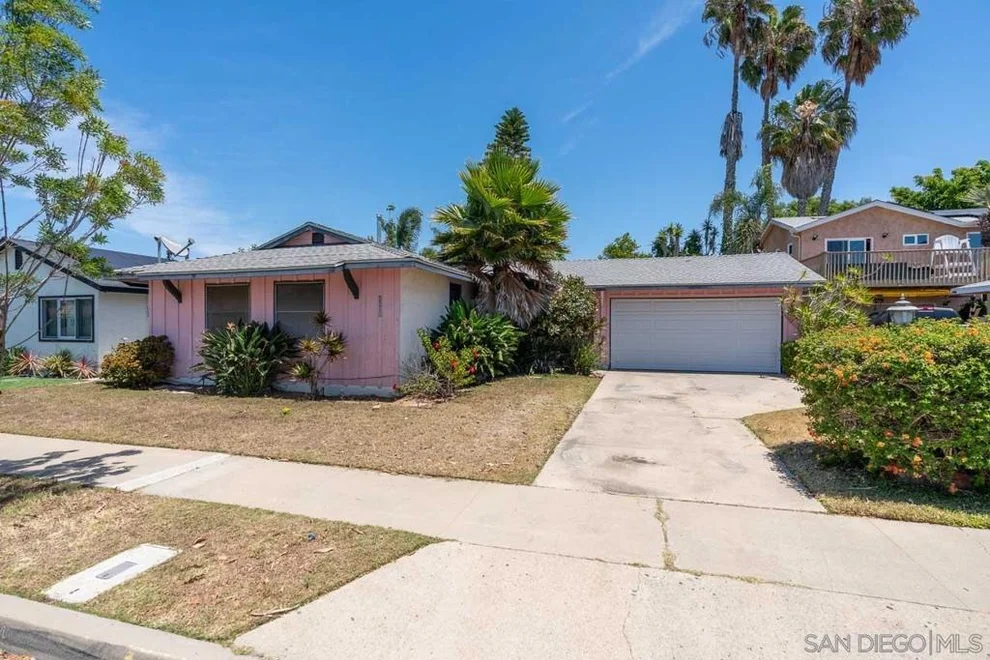 Unit for sale at 4505 La Crosse Ave, San Diego, CA 92117