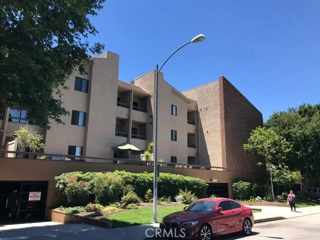 Unit for sale at 424 Oak Street, Glendale, CA 91204