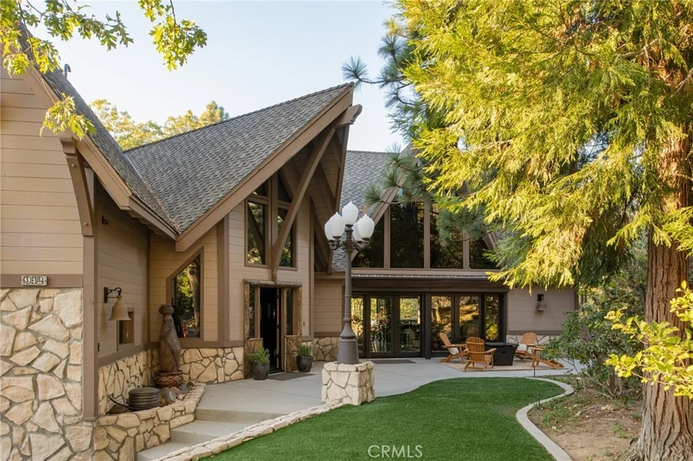 Unit for sale at 942 Lake Edge, Lake Arrowhead, CA 92352