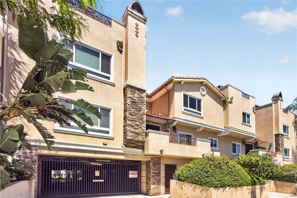Unit for sale at 12645 Oxnard, North Hollywood, CA 91606