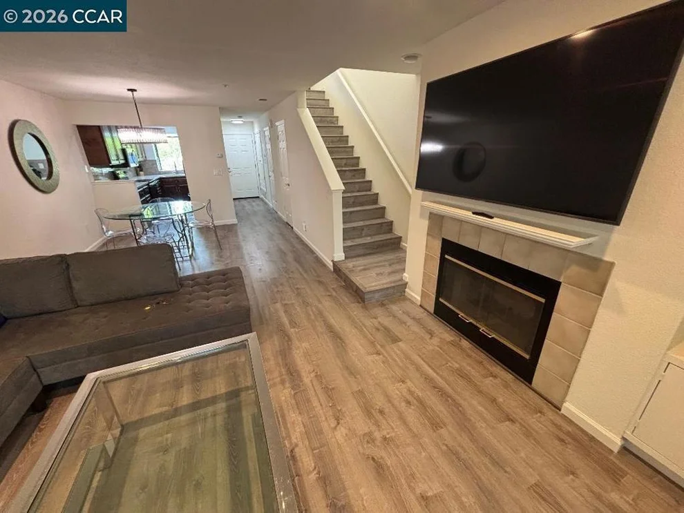 Unit for sale at 2590 Oak Rd, Walnut Creek, CA 94597