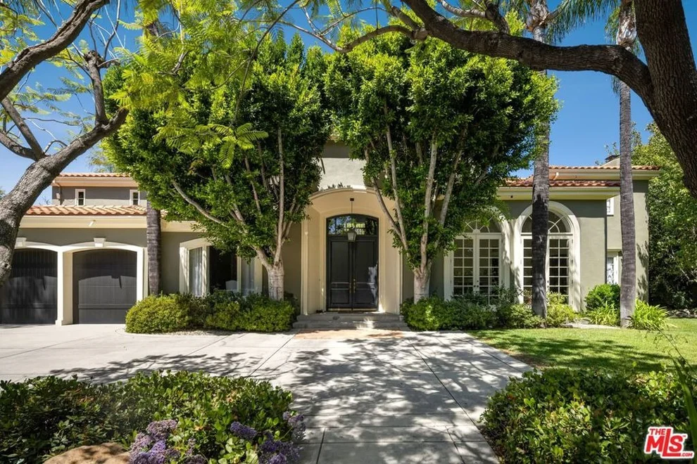 Unit for sale at 5425 Encino Avenue, Encino, CA 91316