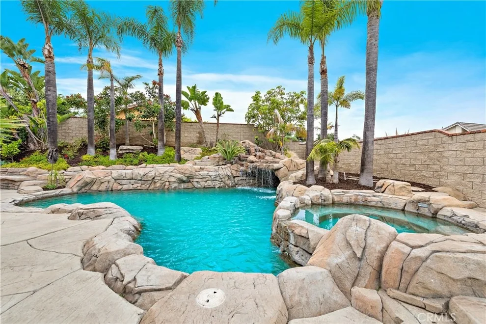 Unit for sale at 26691 Via Noveno, Mission Viejo, CA 92691