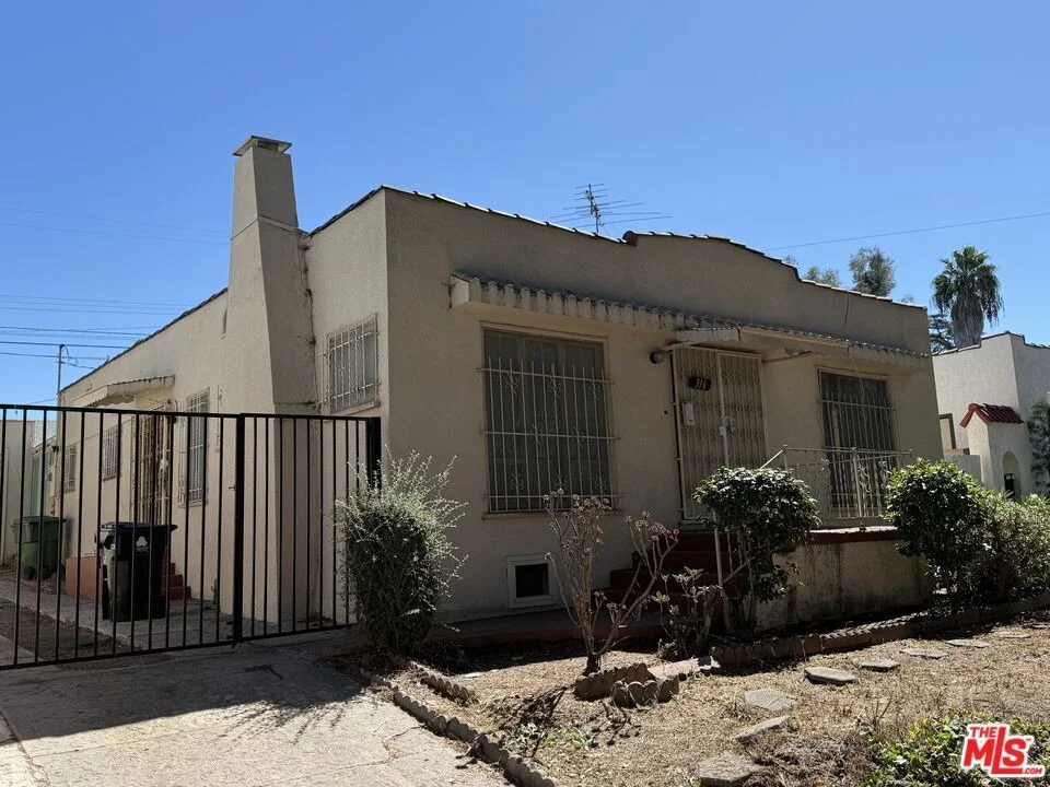 Unit for sale at 316 N Bronson Avenue, Los Angeles, CA 90004