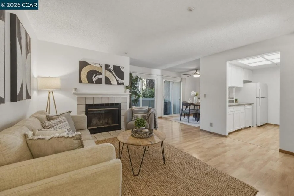 Unit for sale at 2597 Oak Rd, Walnut Creek, CA 94597