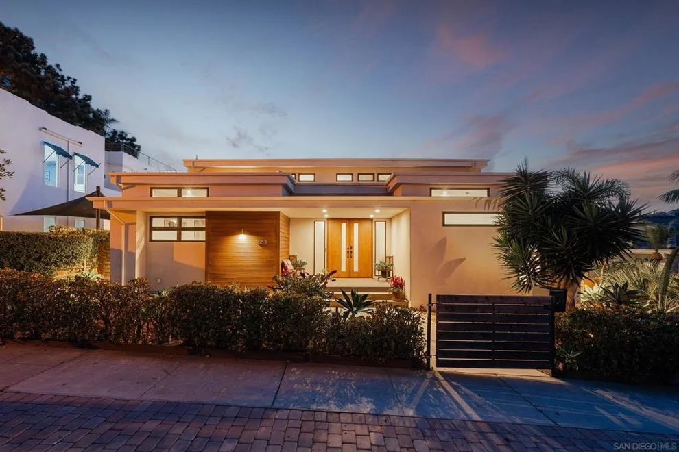 Unit for sale at 4563 Point Loma Ave, San Diego, CA 92107