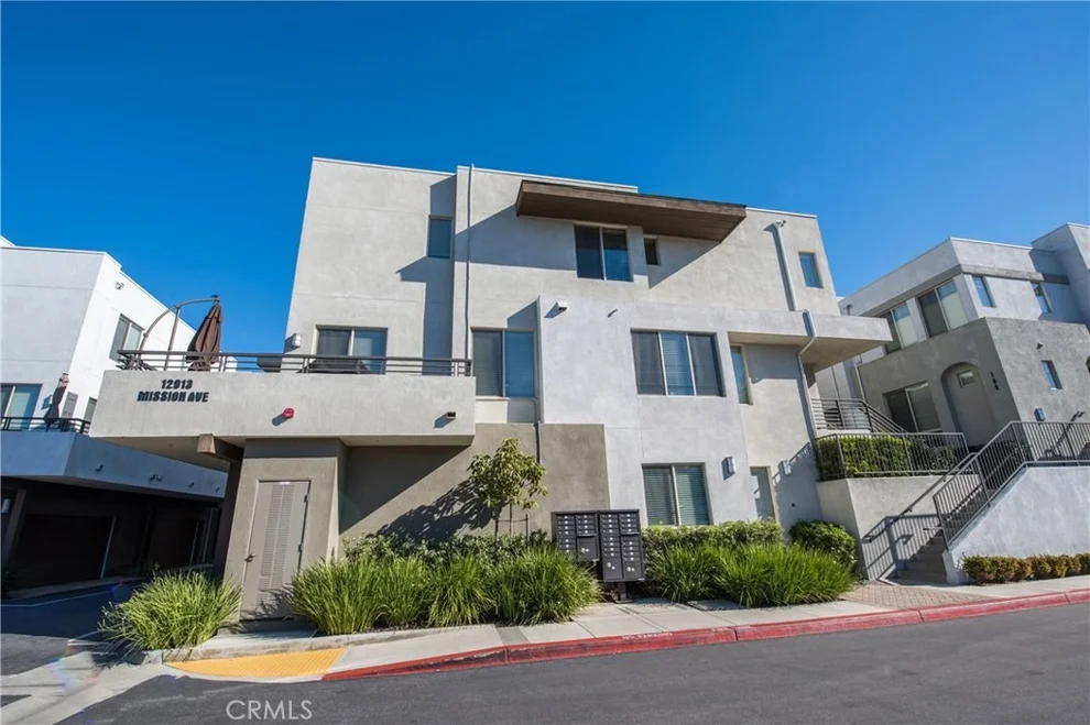 Unit for sale at 12913 Mission Avenue, Hawthorne, CA 90250