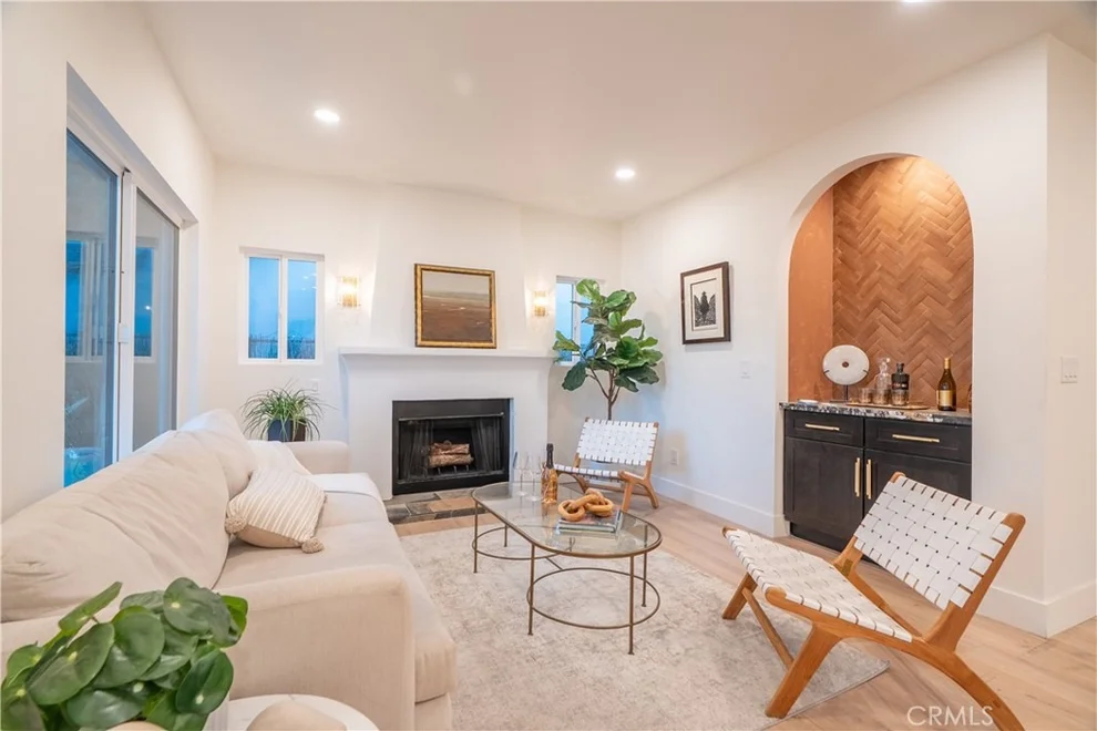 Unit for sale at 6325 Long Street, Los Angeles, CA 90043