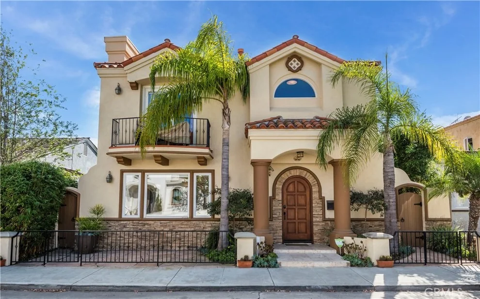 Unit for sale at 162 Savona, Long Beach, CA 90803