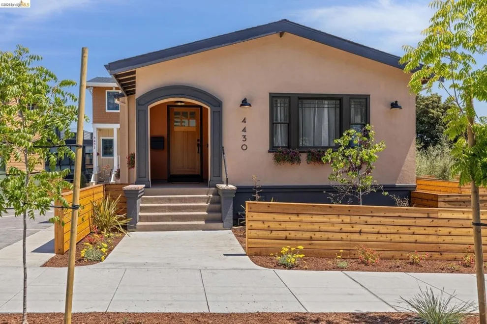 Unit for sale at 4430 Howe St, Oakland, CA 94611