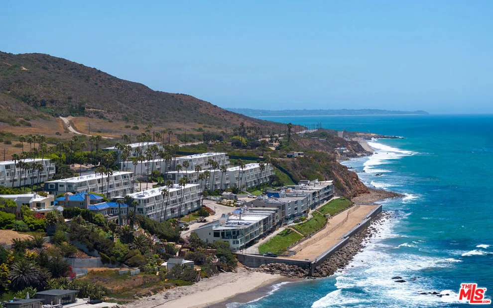 Unit for sale at 11964 Whalers Lane, Malibu, CA 90265