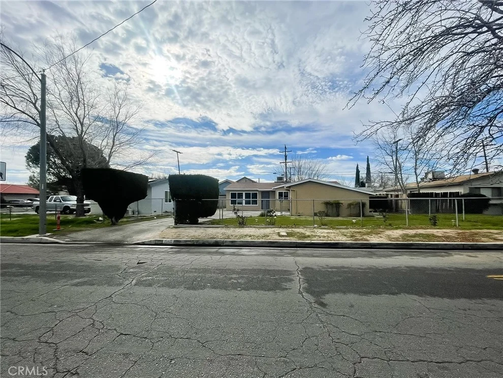 Unit for sale at 1560 W Avenue H10, Lancaster, CA 93534