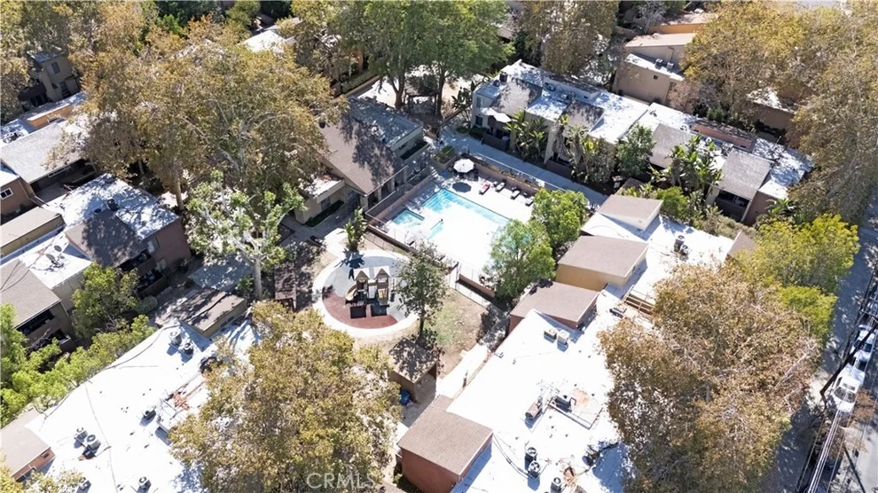 Unit for sale at 18350 Hatteras, Tarzana, CA 91356