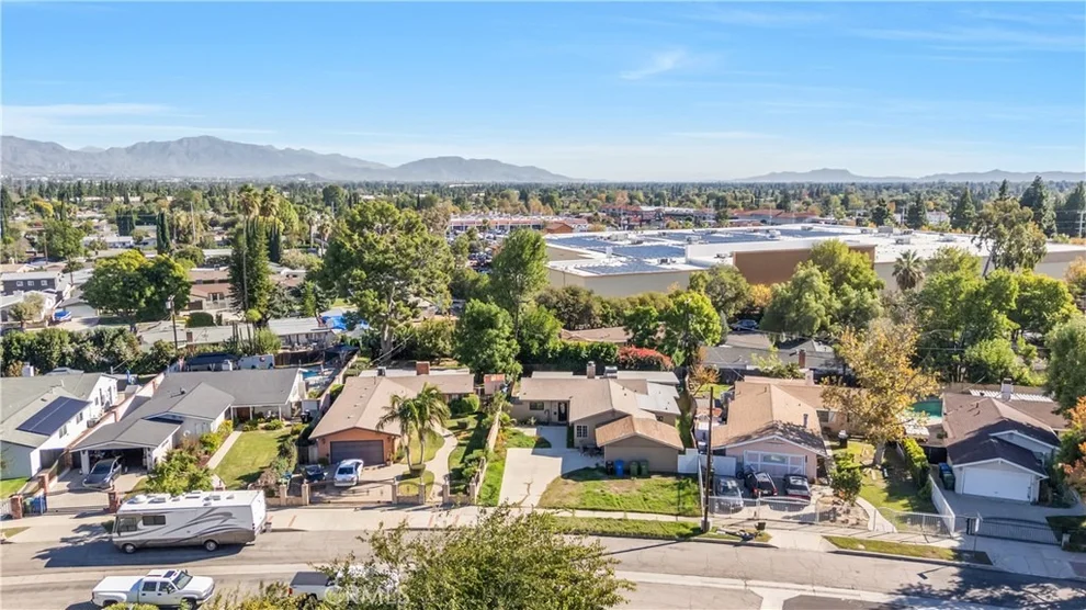Unit for sale at 11200 Amestoy, Granada Hills, CA 91344