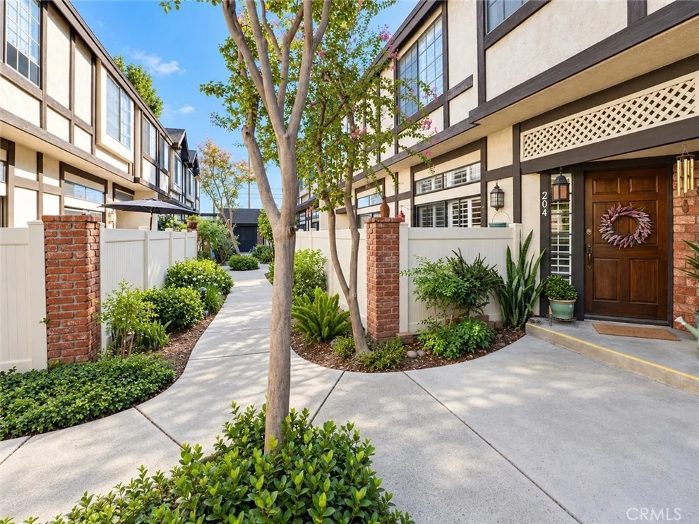 Unit for sale at 20737 Roscoe Boulevard, Winnetka, CA 91306