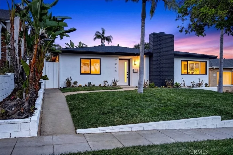 Unit for sale at 2040 Saint Louis, Signal Hill, CA 90755