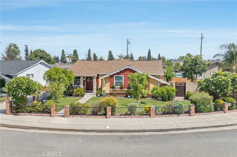 Unit for sale at 11531 Massinger, Lakewood, CA 90715