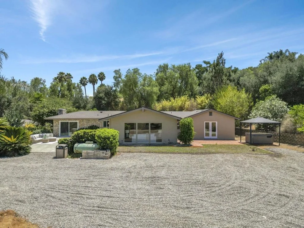 Unit for sale at 3131 Summit Drive, Escondido, CA 92025