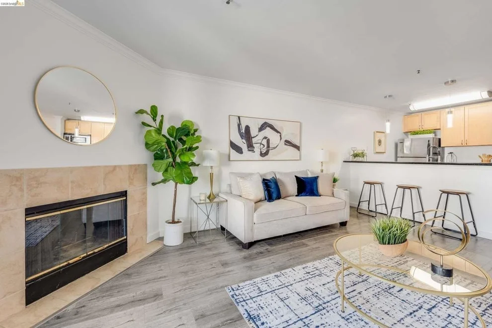 Unit for sale at 6400 Christie Ave, Emeryville, CA 94608