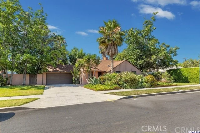Unit for sale at 17356 Roscoe Boulevard, Northridge, CA 91325