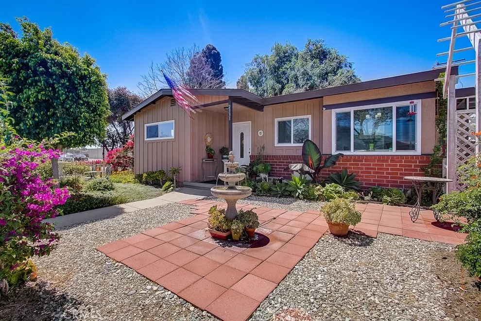Unit for sale at 2331 Stanbridge Avenue, Long Beach, CA 90815
