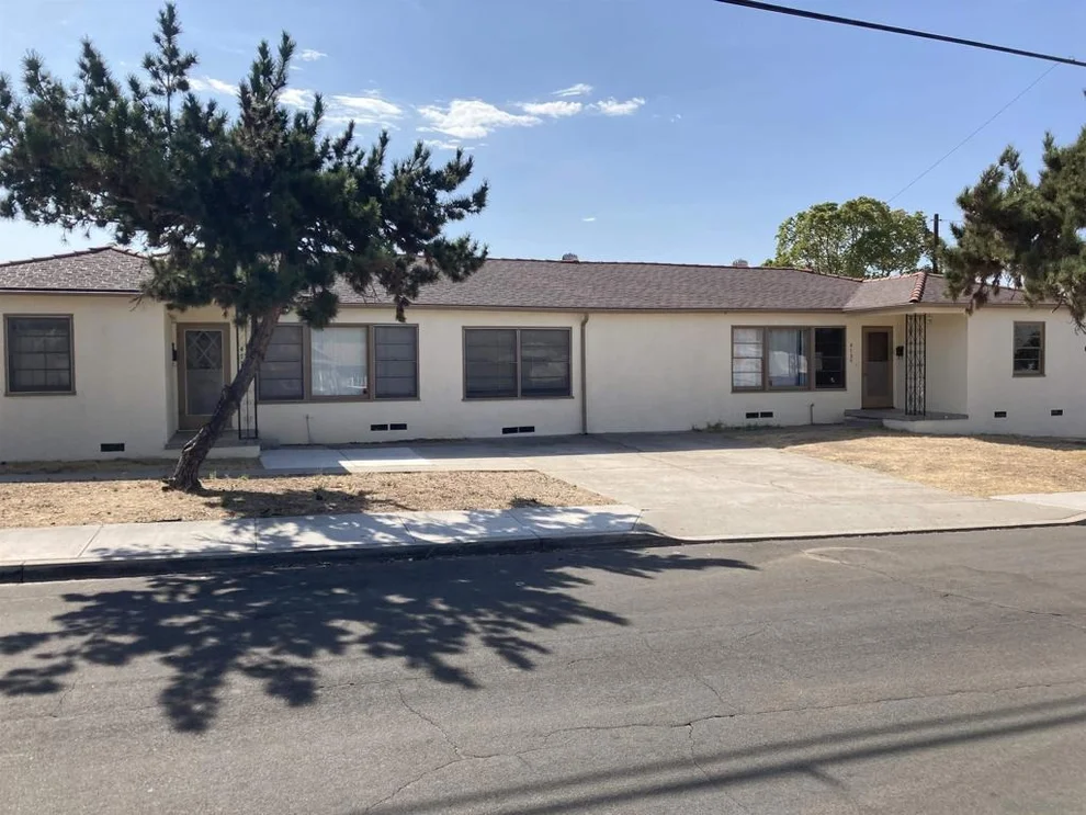 Unit for sale at 4778 80 68th St, San Diego, CA 92115