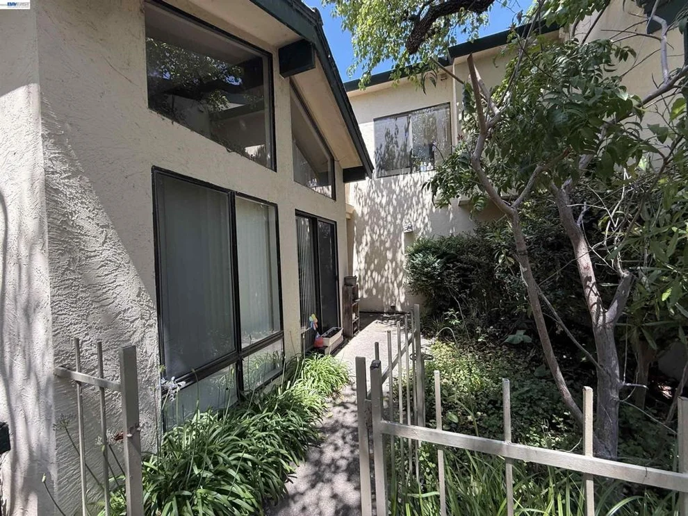 Unit for sale at 402 Baywood Rd, Alameda, CA 94502