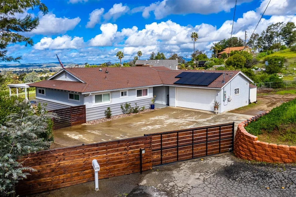 Unit for sale at 370 Hidden Lake Ln., Vista, CA 92084
