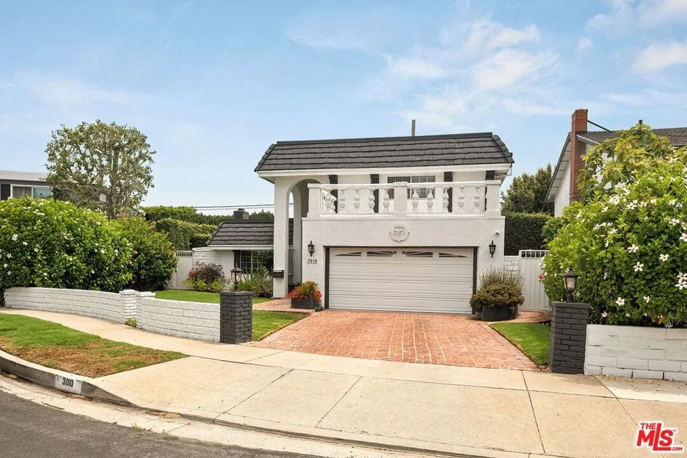 Unit for sale at 3010 Stoner Avenue, Los Angeles, CA 90066