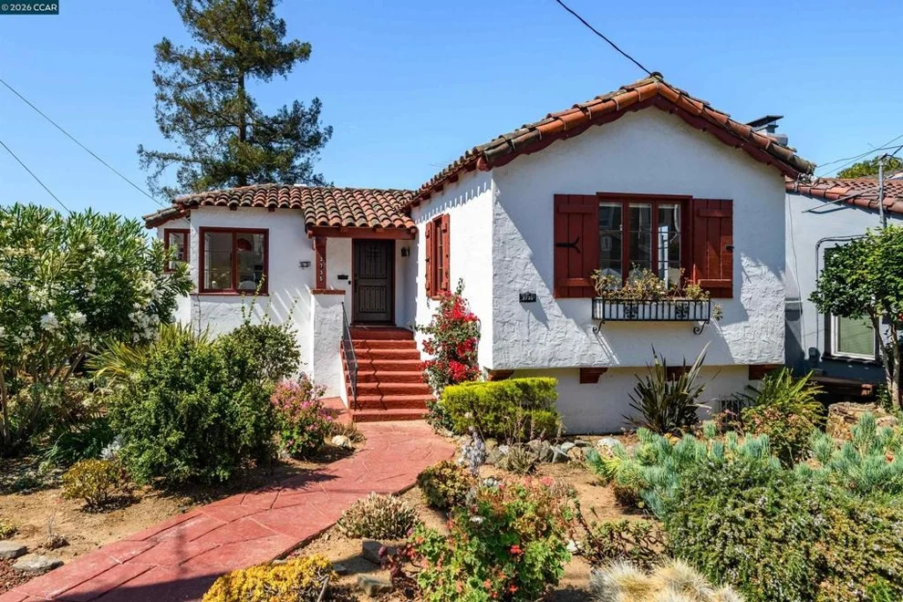 Unit for sale at 3735 Virden Ave, Oakland, CA 94619