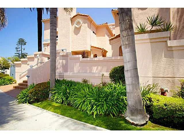 Unit for sale at 7567 La Jolla Boulevard, La Jolla, CA 92037