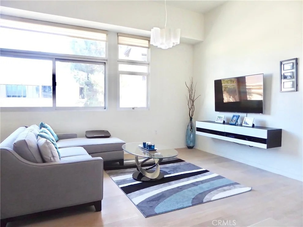 Unit for sale at 238 S Arroyo Pkwy, Pasadena, CA 91105