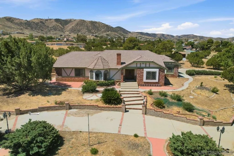 Unit for sale at 410 Hacienda, Palmdale, CA 93551