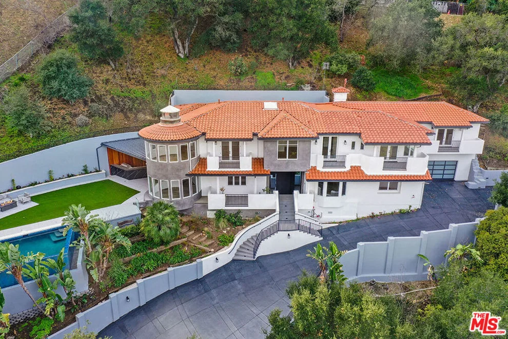 Unit for sale at 3373 Coldwater Canyon Avenue, Los Angeles, CA 91604