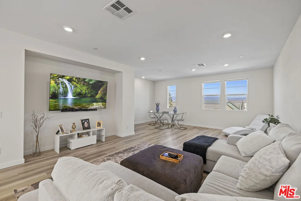 Unit for sale at 27109 Valley Oak Place, Valencia, CA 91381