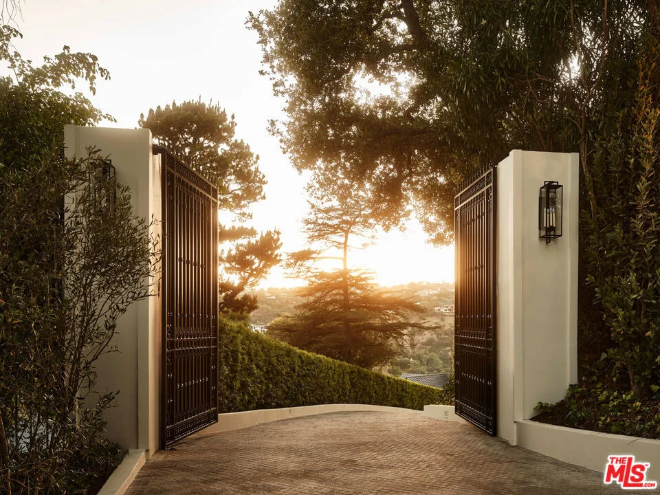 Unit for sale at 851 Strada Vecchia Road, Los Angeles, CA 90077