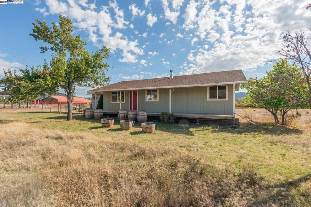 Unit for sale at 1095 Hyampom Rd, Hayfork, CA 96041