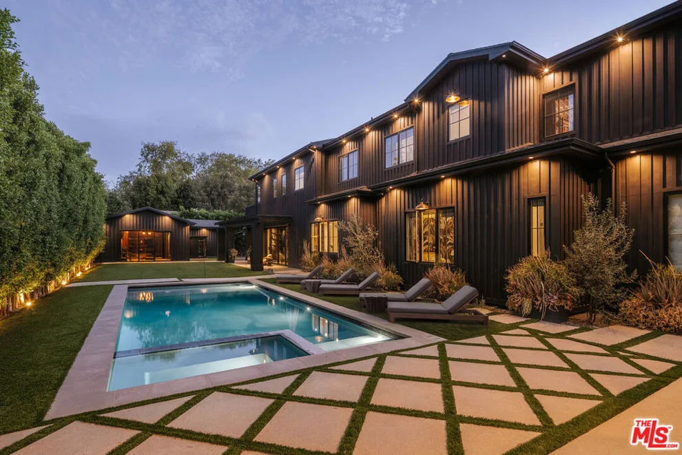 Unit for sale at 5330 Amestoy Avenue, Encino, CA 91316
