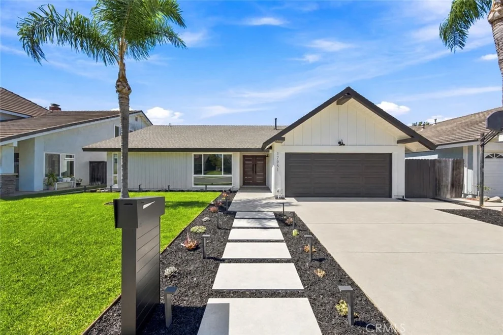 Unit for sale at 17951 Whitford Lane, Huntington Beach, CA 92649