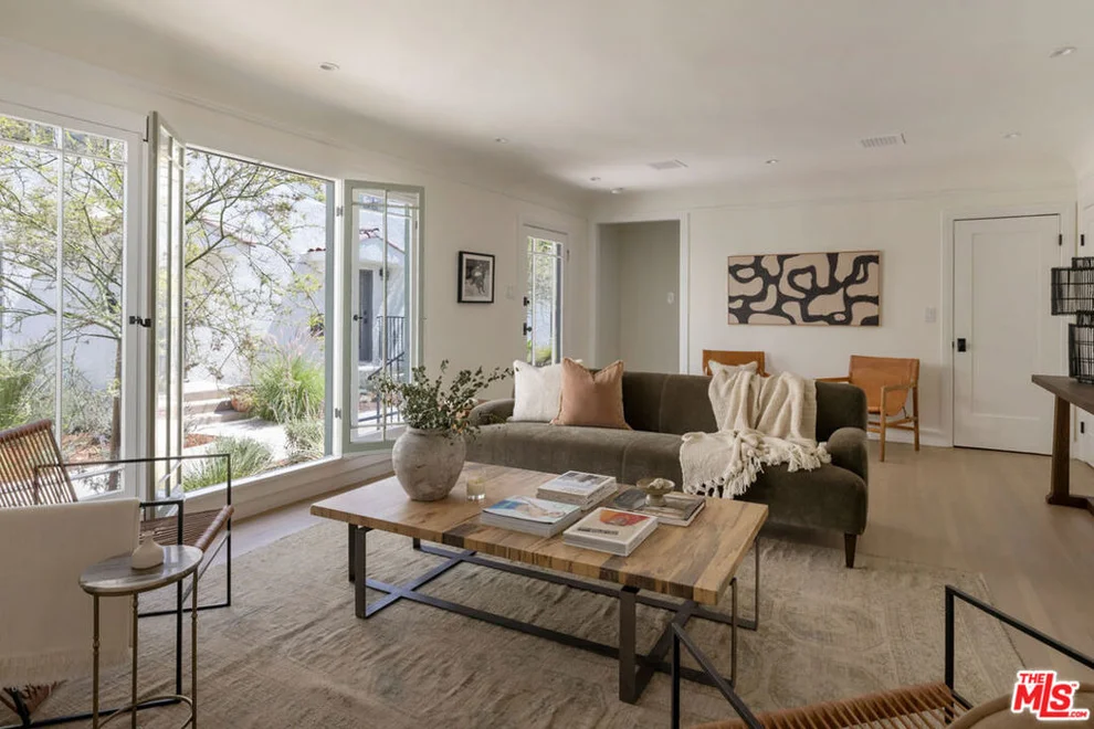 Unit for sale at 617 1/2 N Sycamore Avenue, Los Angeles, CA 90036