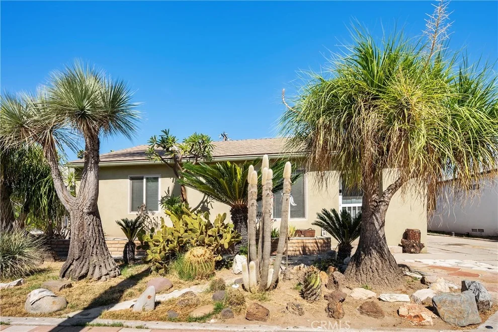 Unit for sale at 705 E Janice, Long Beach, CA 90805