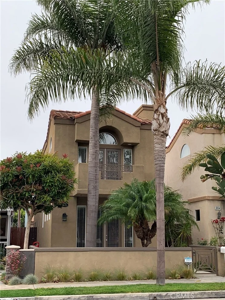 Unit for sale at 206 Lincoln Avenue, Huntington Beach, CA 92648