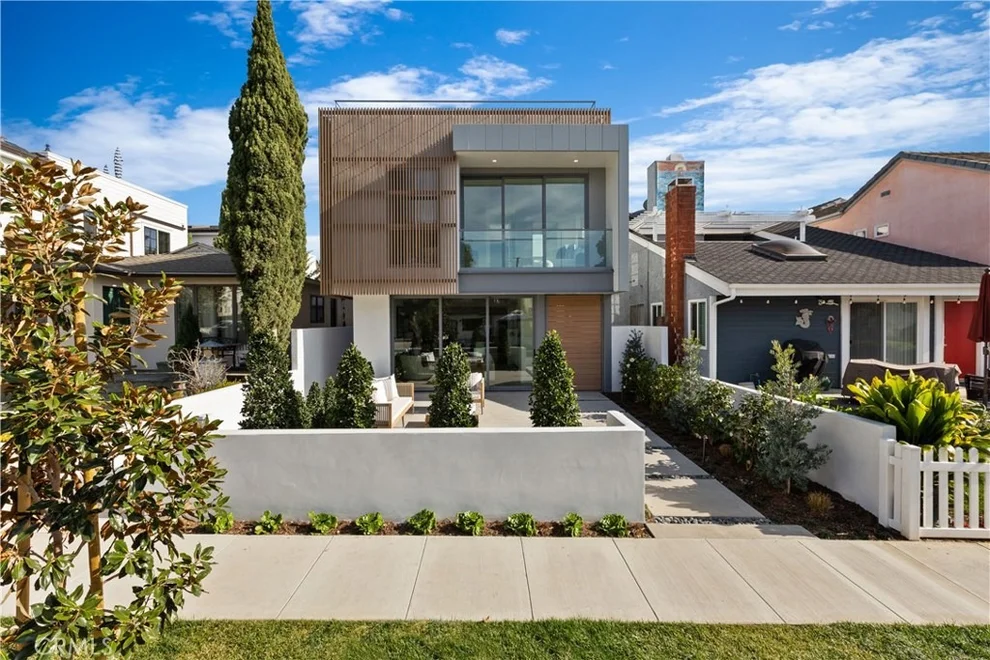 Unit for sale at 606 Larkspur Avenue, Corona Del Mar, CA 92625