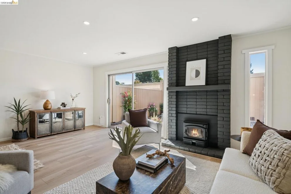 Unit for sale at 3153 Gilbert, Alameda, CA 94502