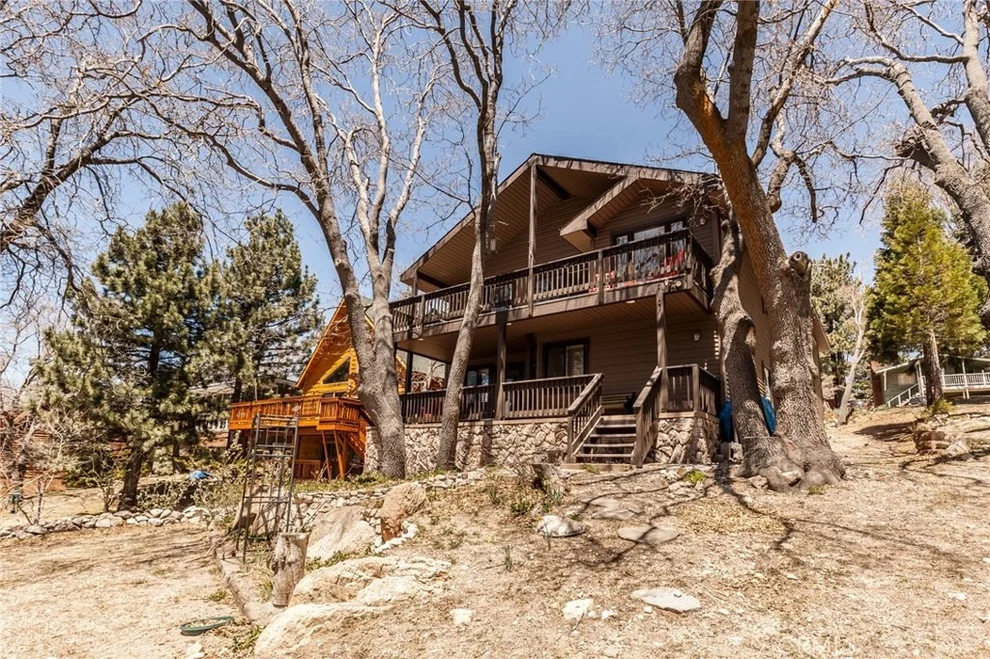 Unit for sale at 33103 Maple Lane, Green Valley Lake, CA 92341
