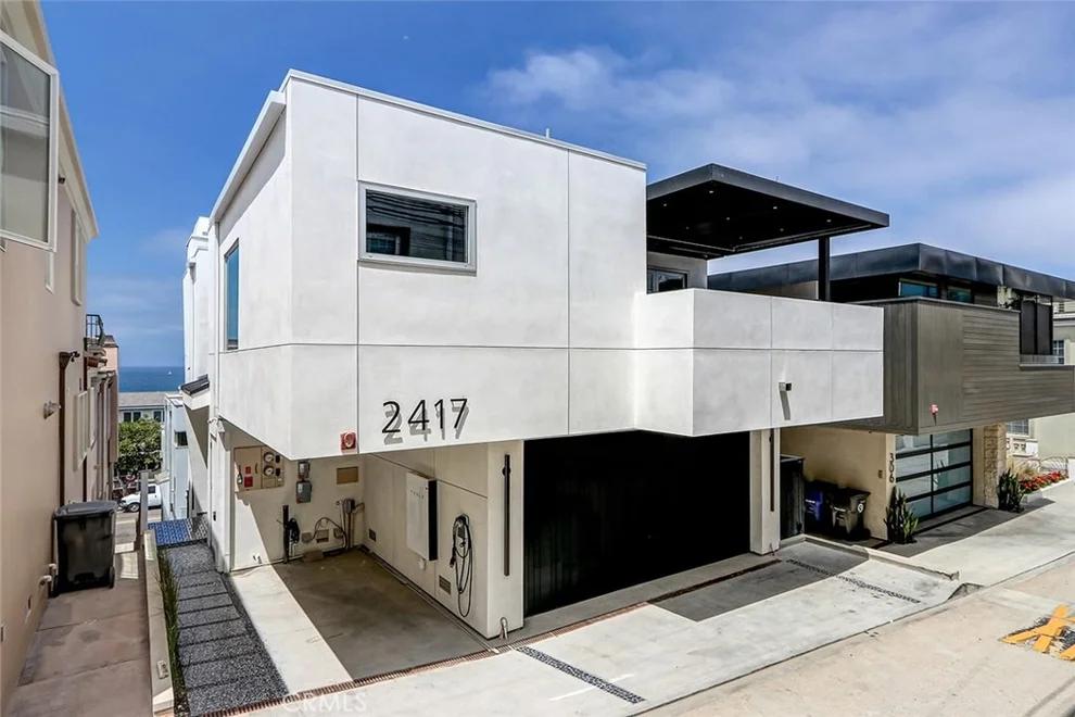 Unit for sale at 2417 Crest, Manhattan Beach, CA 90266