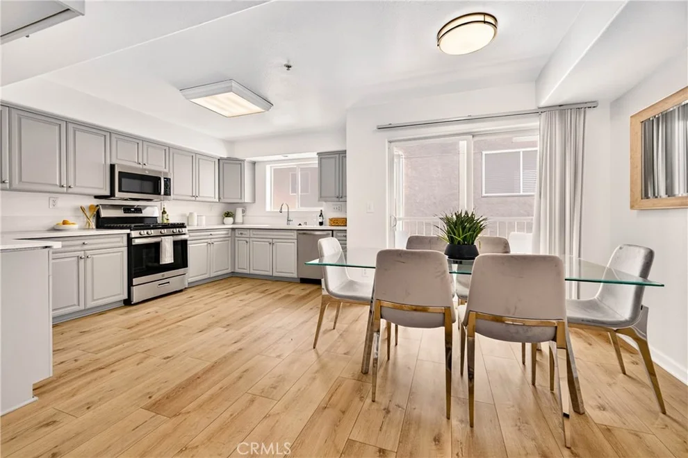 Unit for sale at 6446 Woodley Avenue, Lake Balboa, CA 91406