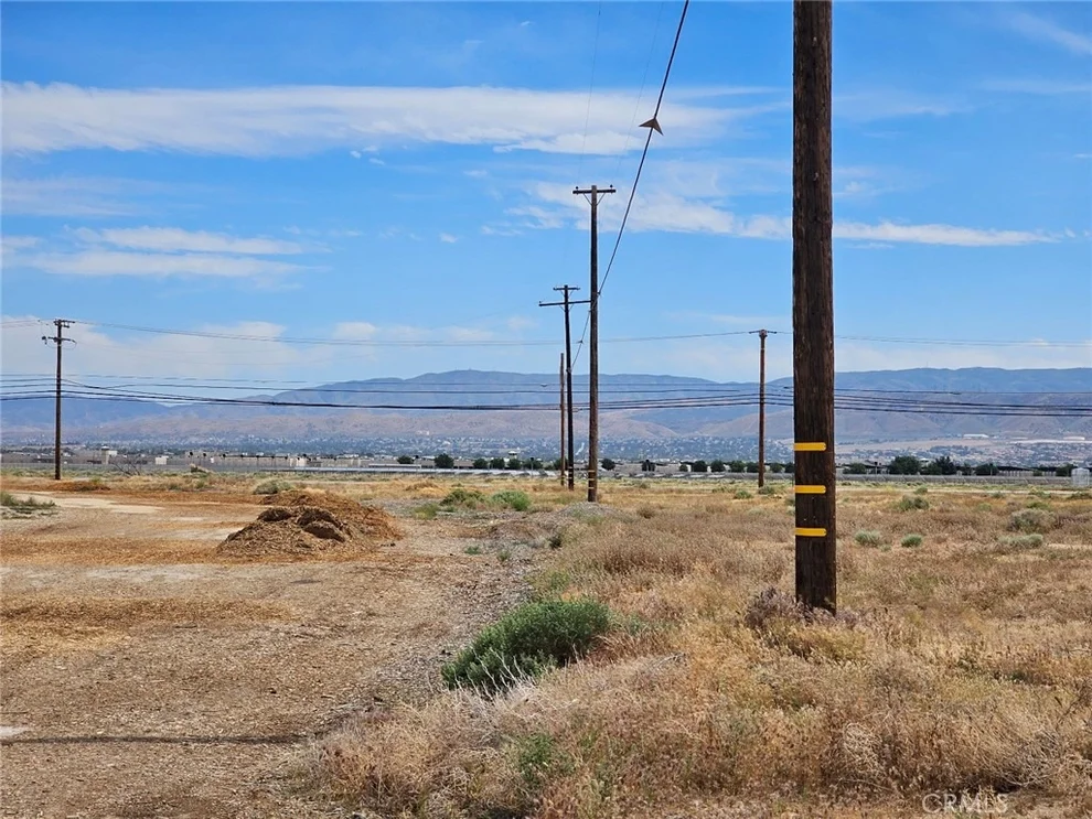 Unit for sale at 0 Vic 56 St West/Ave H14, Lancaster, CA 93536