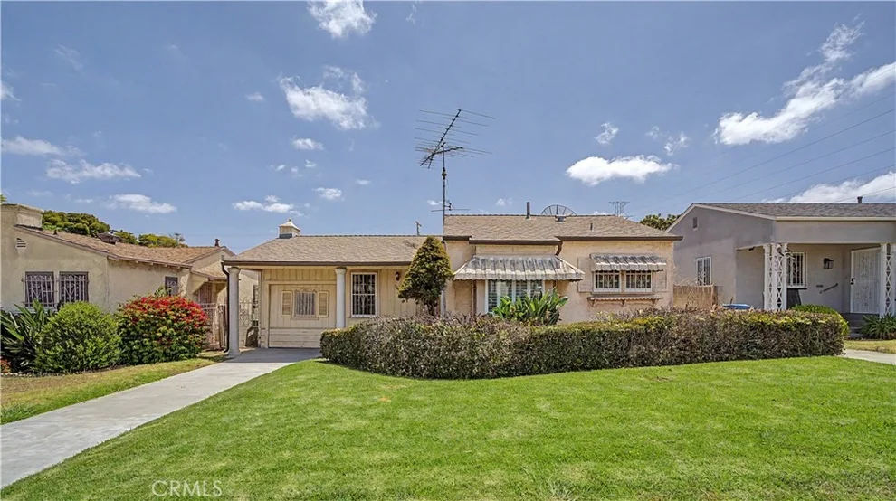 Unit for sale at 9640 La Salle, Los Angeles, CA 90047