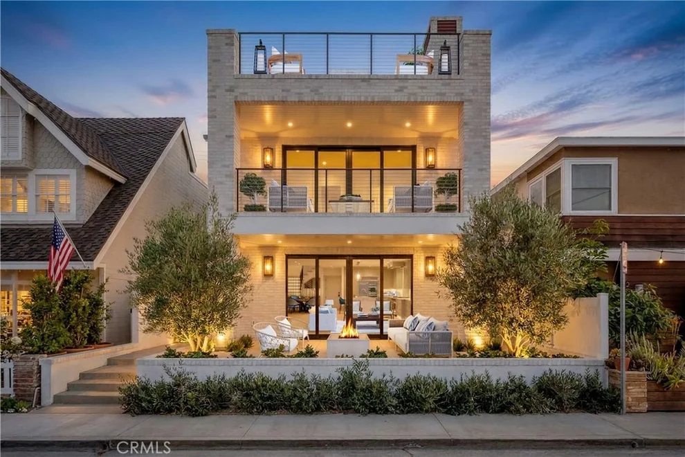 Unit for sale at 225 Diamond, Newport Beach, CA 92662